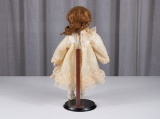 Bambola da collezione stile Heritage con supporto