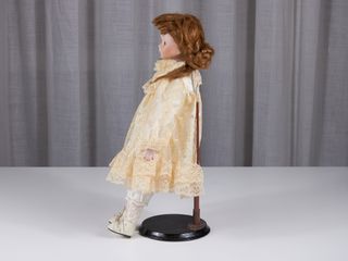 Bambola da collezione stile Heritage con supporto