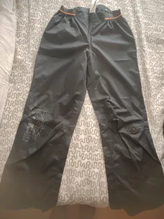 Pantalón impermeable montaña senderismo