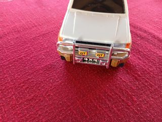 Mitsubishi MONTERO Modellino a carica Lanard Toys