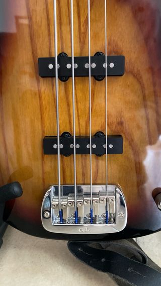 Bajo G&L Tribute JB2 + funda