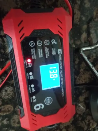 Cargador Batería Inteligente 12V Coche Moto Barco