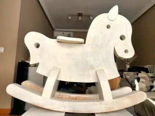 Caballo balancín de madera para fotos