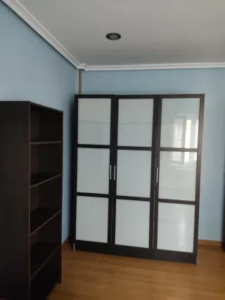 Se alquila habitación a Chica en piso compartido