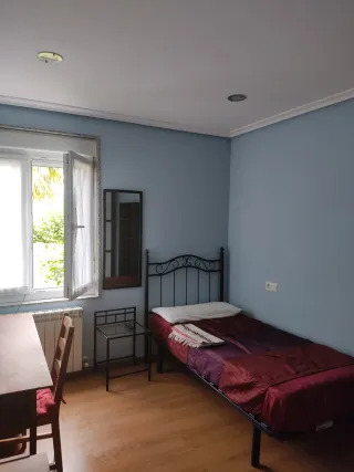 Se alquila habitación a Chica en piso compartido