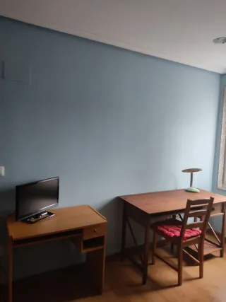 Se alquila habitación a Chica en piso compartido