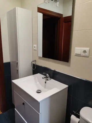 Se alquila habitación a Chica en piso compartido