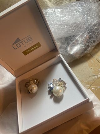 A María Lote de bisutería: pendientes y bolso