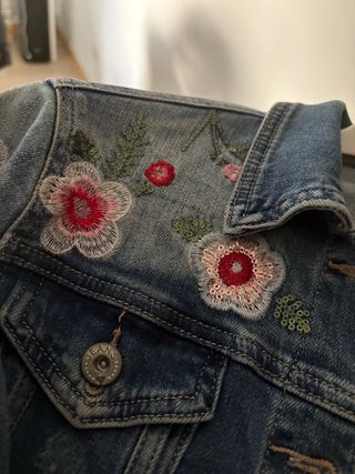 Chaqueta Vaquera Bordada Flores