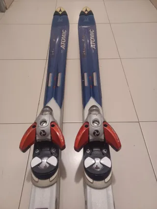 Esquís Atomic 178cm/ Rossignol 158cm con fijacion