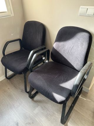 2 butacas negras de tela y metal