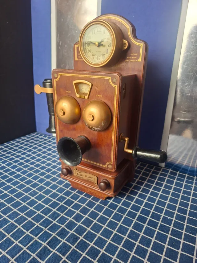 TELÉFONO RADIO RELOJ DECORACIÓN
