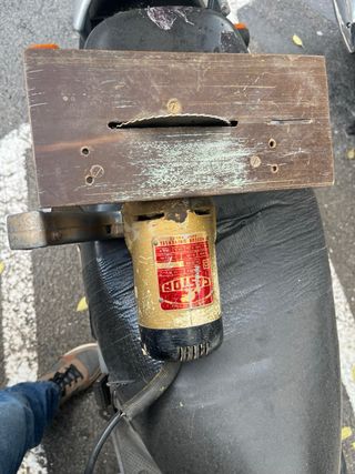 Máquina antigua de cortar madera