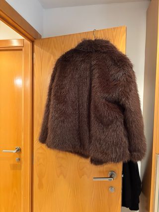 Abrigo piel sintética marrón chocolate