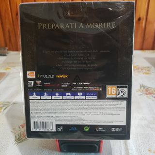 Dark Souls Trilogy PS4 Nuovo Sigillato