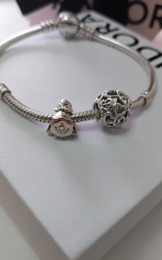 2 charms Pandora: Angel y Corazones.