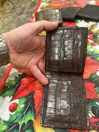 Cartera de cuero hecha a mano