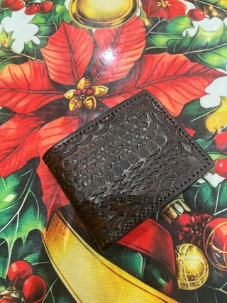 Cartera de cuero hecha a mano