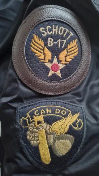 Chaqueta Schott NYC Talla L Negra