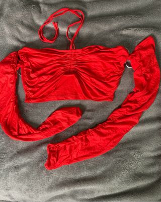 Top rojo con mangas largas