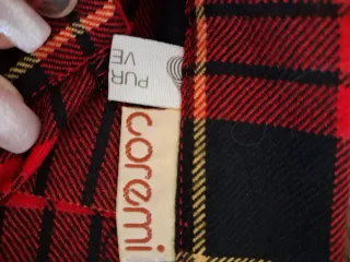 Gonne scozzesi a quadri rosse e nere di due misure