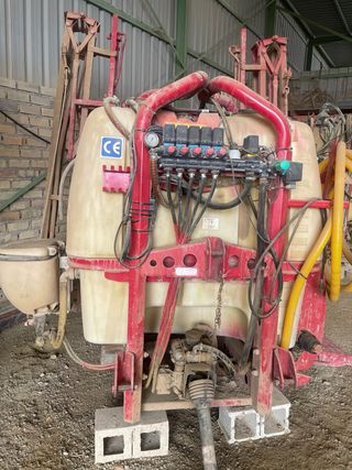 Pulverizador herbicida 1200L + 100L
