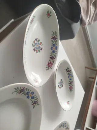 Sopera e vassoi antichi in porcellana