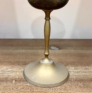 Copa decorativa vintage de latón patinado 19 cm