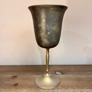 Copa decorativa vintage de latón patinado 19 cm