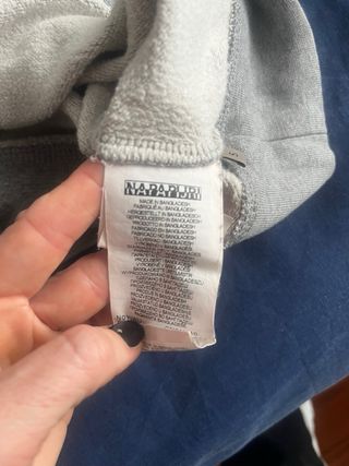 Sudadera Napapijri gris con bandera