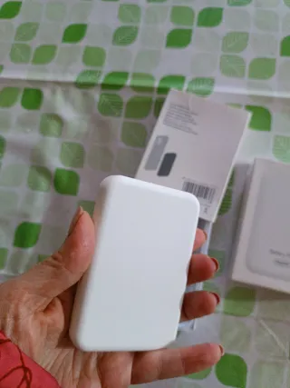 Due batterie esterne magSafe per iPhone