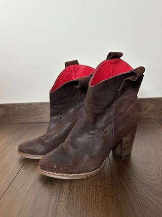 Botines de tacón marrones