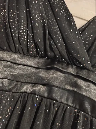Vestido de fiesta negro con brillos
