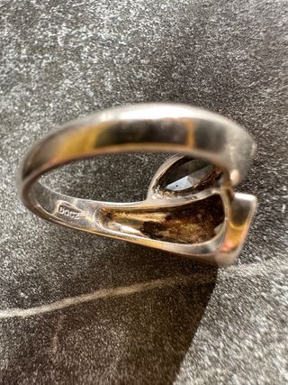 Anello in argento con zirconi cubici