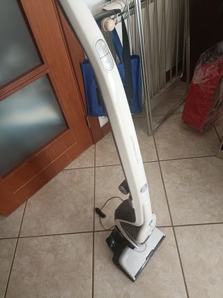 Aspirador Portátil SilverCrest com avaria