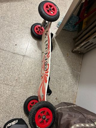Monopatín todo terreno con ruedas grandes