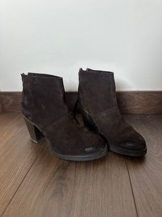 Botines de ante marrones