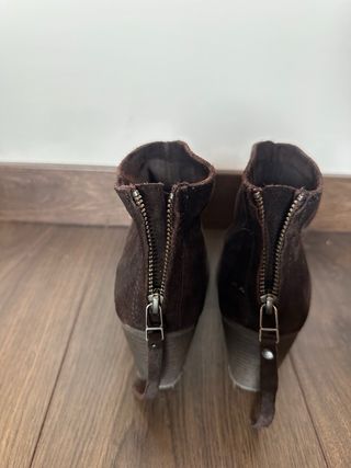 Botines de ante marrones