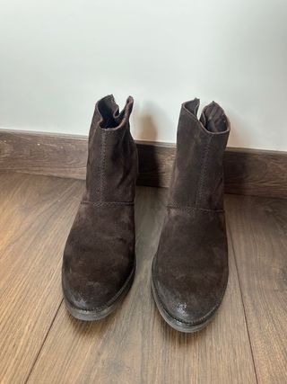 Botines de ante marrones