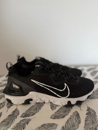 Nike React Vision Negro y Blanco Talla 43