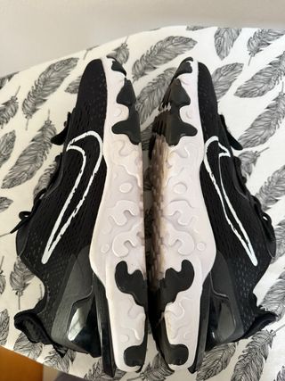 Nike React Vision Negro y Blanco Talla 43