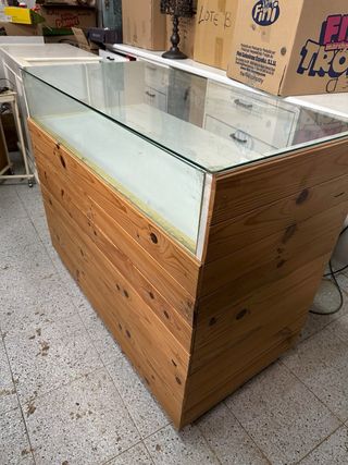 2 mostradores de madera y cristal (precio lote)