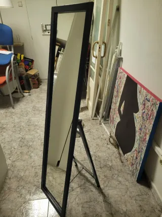 Specchio da terra nero con supporto