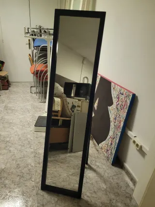 Specchio da terra nero con supporto