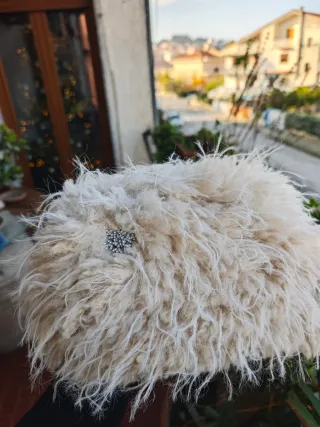 Borsa beige con dettagli argento