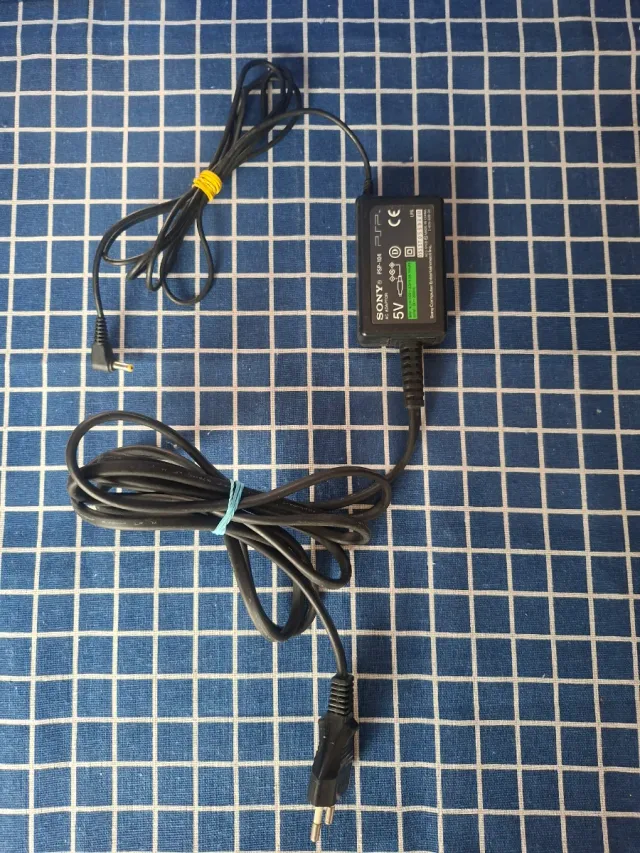 PSP ORIGINAL CARGADOR ENCHUFE
