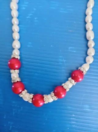 Collana perle bianche e perle rosse