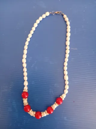 Collana perle bianche e perle rosse
