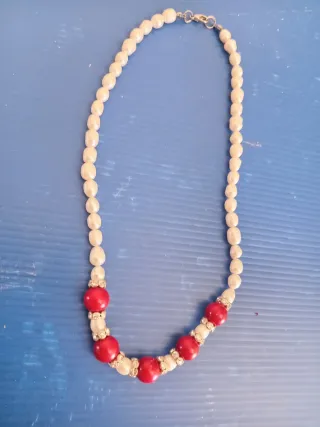 Collana perle bianche e perle rosse