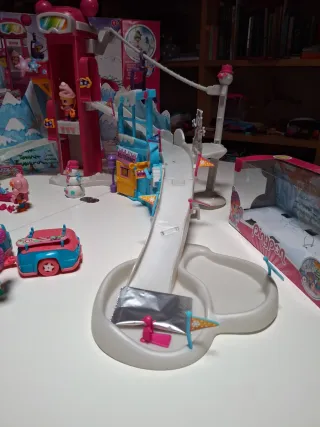 Estación de esquí Pinypon con coche y 5 muñecas